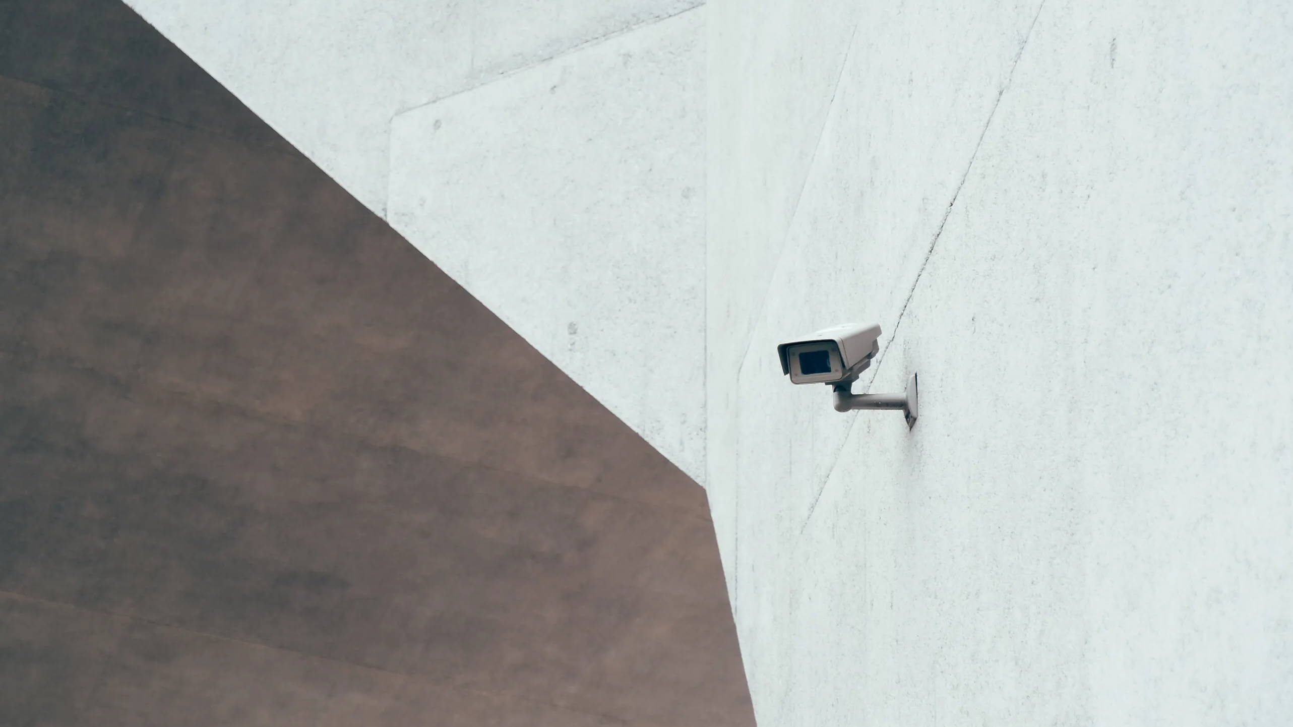 دوربین نصب شده روی ساختمان مداربسته